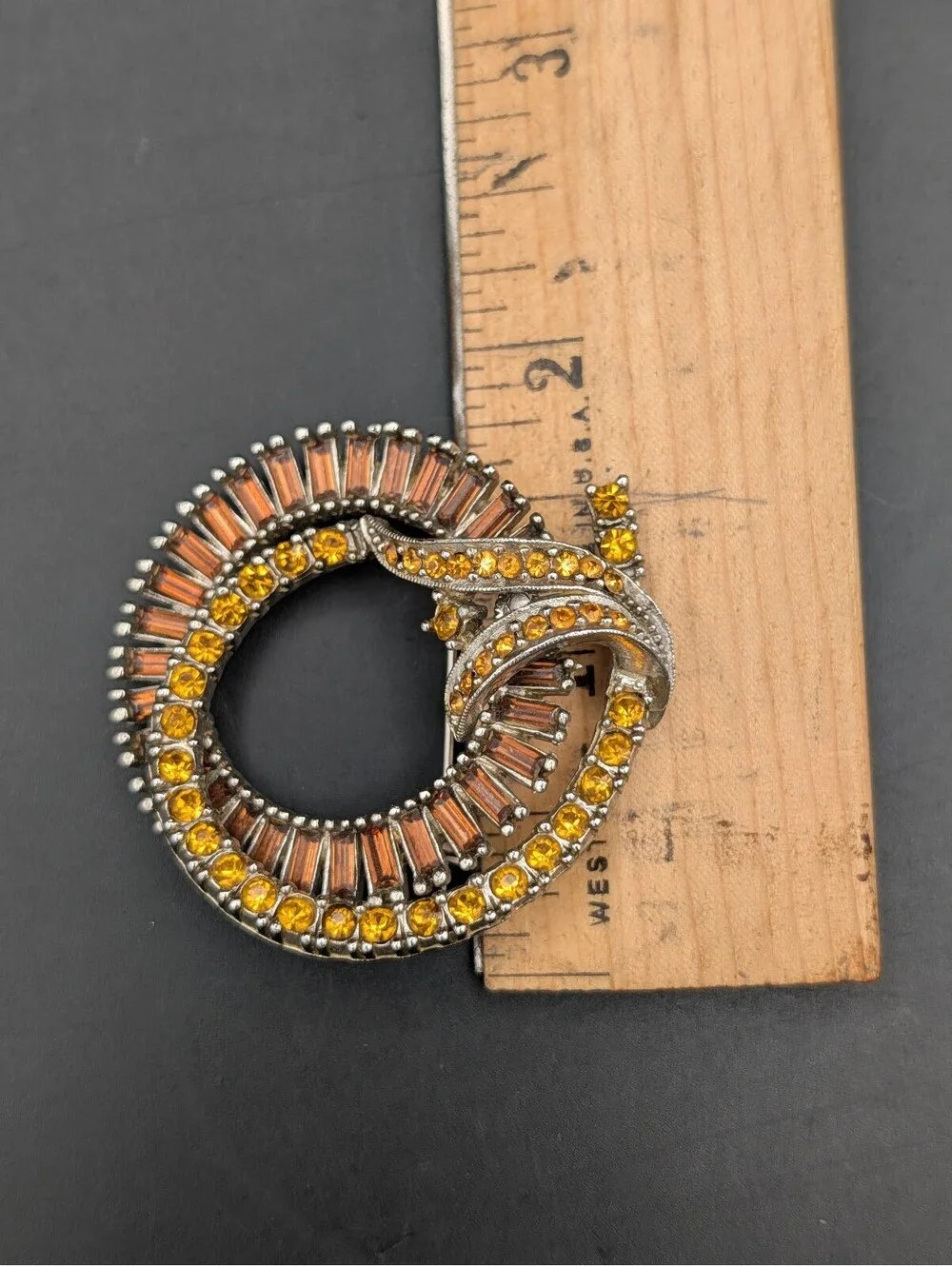 Vintage Unsigned Topaz Baguette Chaton Rhinestone 3D Wreath Ribbon Pin